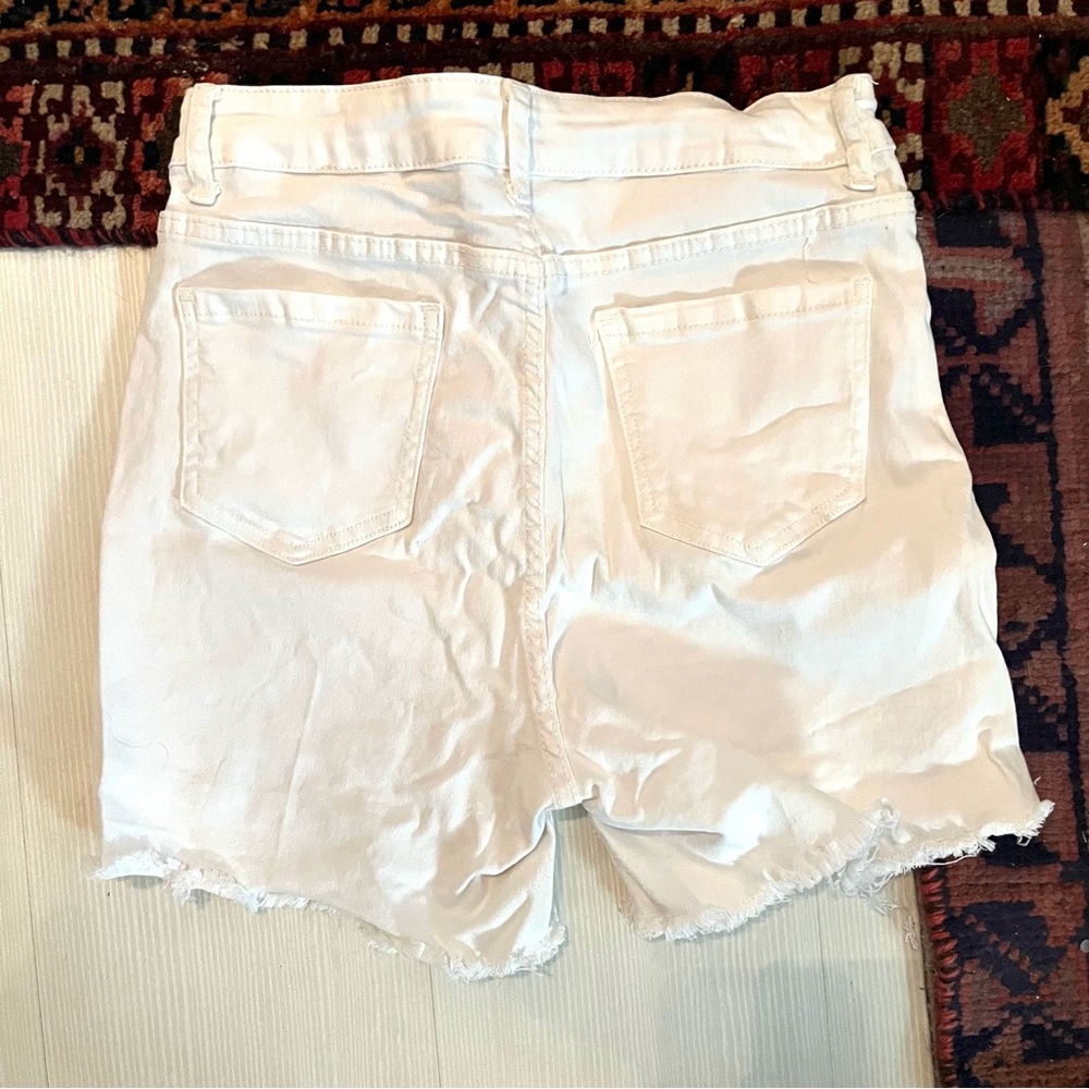 White jean shorts - Picture 2 of 6